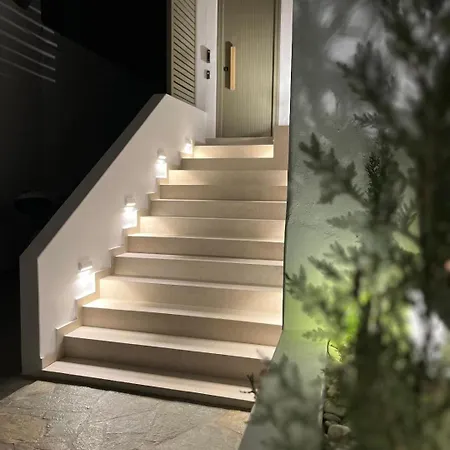 麦克酒店 *